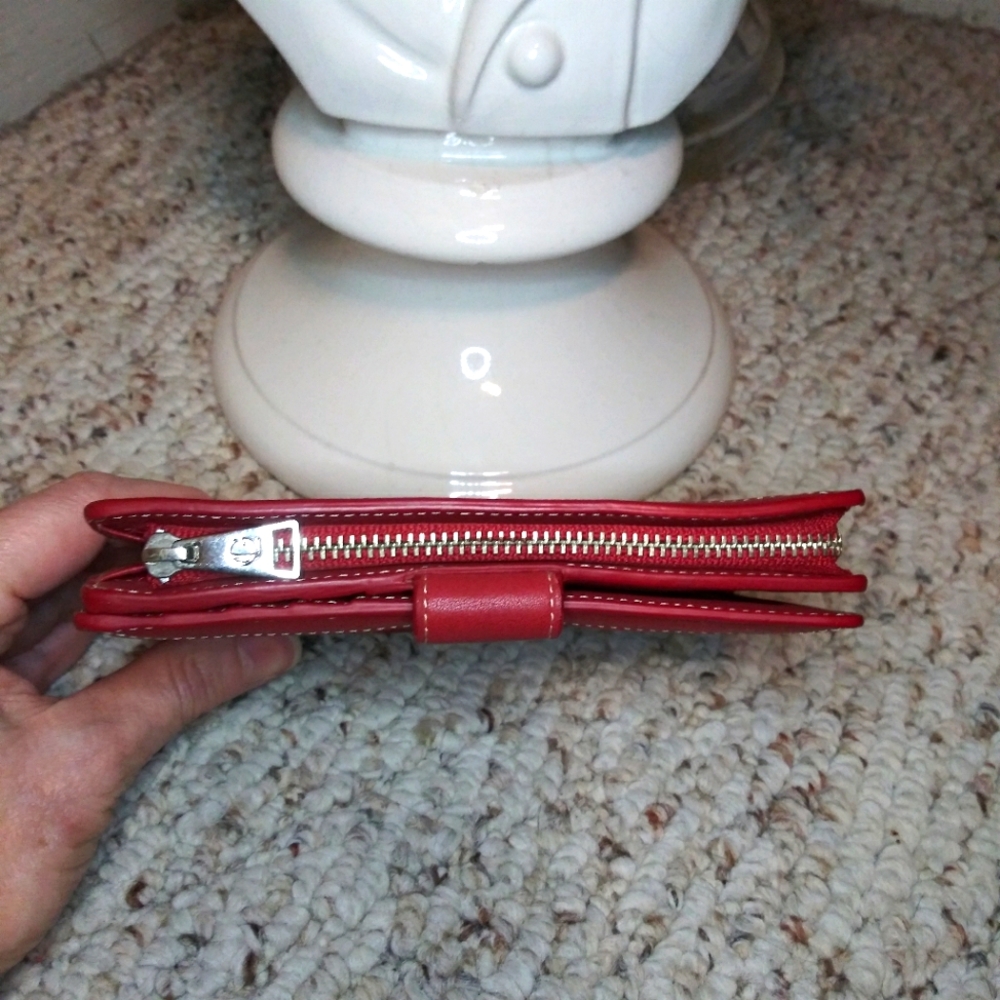 Vintage Guy Laroche Paris GL Embossed Red Leather, Silver Snap Closure Wallet - Picture 2 of 11